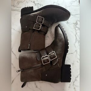 Ugg waterproof slate women’s boots size 9.5 in good used condition